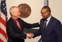 Wasiirka Wasaaradda Ganacsiga XFS oo kulan la qaatay Safiirka Mareykanka