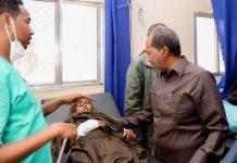 Madaxweyne Xasan Sheekh oo kormeeray Isbitaalka gobolka Baay iyo xerooyinka barakacayaasha Baydhabo