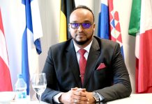 Wasiirka Howlaha guud ee XFS oo kulan la qaatay safiirka midowga Yurub ee Soomaaliya