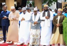 Wasiiro Ka Tirsan XFS iyo Ergeyga Midowga Afrika ee Soomaaliya oo maanta salaadii Jimcaha ku wada tukaday masjid ku yaalla Muqdisho