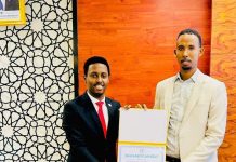 Wasiirka Wasaaradda dhalinyarada iyo ciyaaraha XFS oo la kulmay wiil dhalinyaro ah oo sameeyay ganacsi guulaystay.