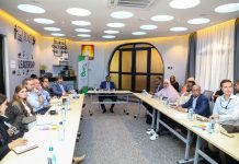 Madaxweynaha Hirshabeelle oo wakiilada Beesha Caalamka kala hadlay howlgaladda lagu ciribtirayo khawaarijta