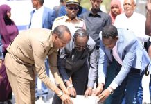 Guddoomiye Madaale oo dhagax dhigay dhismaha Buundo ay isaga gudbi doonaan dadweynaha ku nool Caasimadda