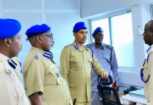 Taliyaha Ciidanka Booliiska oo kormeeray xarumaha Hoggaanada Isgaarsiinta iyo Saadka ee ciidanka Booliiska Soomaaliyeed