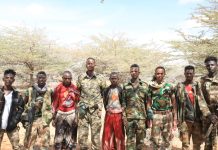 Dhallinyaro ay qaldeen khawaarijta oo isku soo dhiibay ciidamada dowladda ee ku sugan Xarardheere