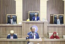 Guddoomiyaha aqalka sare oo ay wehliyaan ku-xigeenadiisa ayaa shirguddoomiyey kalfadhigii aqalka sare ee maanta