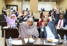 Aqalka sare oo ansixiyey 3-sharci oo muhiima