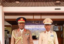 Taliyaha ciidamada xoogga dalka oo la kulmay dhiggiisa Kenya