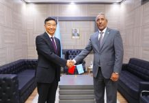 Wasirka Arrimaha Dibadda XFS oo xafiiskiisa ku qaabbilay Danjiraha Shiinaha u jooga Soomaaliya