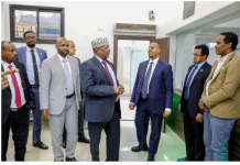 Guddoomiyaha Golaha Shacabka oo booqday safaarada soomaaliya ee dalka masar