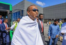R/W Xamsa” Sanadkan wuxuu noqonayaa, sanadkii dalka laga xoreyn lahaa Khawaarijta,”.