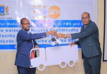 Wasiirka Caafimaadka XFS oo agab caafimaad ku wareejiyay dowlad goboleedyada