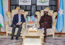 Madaxweynaha Jubbaland iyo safiir ku xigeenka Maraykanka ee Soomaaliya oo ka wada hadlay dardar gelinta dagaalka ka dhanka ah khawaarijta
