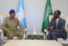 Taliyaha ciidanka Boliiska Soomaaliyeed oo booqday safaarada dowlada Sacuudiga ee Muqdisho