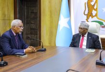 Guddoomiye Sheekh Aadan Madoobe oo xafiiskiisa ku qaabilay Danjiraha cusub ee Jamhuuriyadda Jabuuti