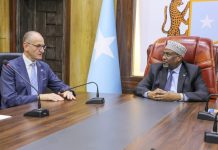 Guddoomiyaha golaha shacabka oo la kulmay safiirka Ingiriiska
