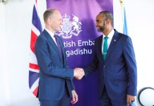 Wasiirka gaashaandhigga dalka oo la kulmay safiirka cusub ee UK