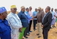 Madaxweynaha Puntland oo dhagax dhigay wadadda isku xirta Garoowe iyo Garacad