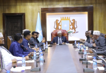 Guddoomiyaha Baarlamaanka JFS oo Muqdisho kula shiray xubnaha guddigga joogtada ah.