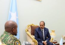 Madaxweyne Xasan Sheekh oo qaabilay ergay ka socda madaxweynaha Uganda