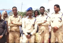 Ciidanka Boliiska oo muwaadiniin Soomaali ah ku wareejiyay boosas loo heystay si sharci darro ah