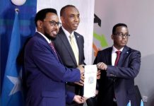 Ra’iisal wasaare Xamse oo xilka u kala wareejiyey wasiirka cusub ee wasaaradda shaqada iyo wasiirkii hore ee wasaaradda