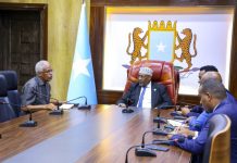 Guddoomiye Sheekh Aadan Madoobe oo Xafiiskiisa ku qaabilay danjiraha jamhuuriyadda Dalka jibouti