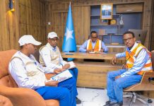 Guddoomiyaha Hay’adda SoDMA iyo Madax ka socotay madasha mutadawiciinta oo kulan wada qaatay