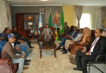 Danjire Warfaa oo xafiiskiisa ku soo dhoweeyay wafdi ka socda DF iyo M/gobolleedyada