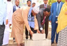 Ra’iisul wasaare ku-xigeeka XFS oo dhagax dhigay dhismaha xarunta wasaaradda Awqaafta iyo arrimaha Diinta
