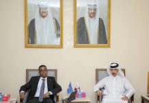 Wasiirka shaqada XFS oo la kulmay Safiirka Qatar ee Soomaaliya