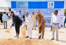 Guddoomiyaha Gobolka Banaadir oo dhagax dhigay dhameystirka dhismaha waddo Laami ah