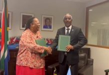 Wasiirka arrimahada Dibadda Soomaaliya iyo dhiggiisa dalka Koonfur Afrika oo kala saxiixday heshiis iskaashi oo labada dal ah