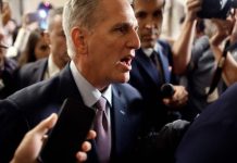 Koongareeska Mareykanka oo markii ugu horeysay xilka ka xayuubiyay Afhayeenkoodi