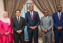 Ra’iisal wasaare Xamse oo qaabilay danjiraha Bariga Afrika u qaabilsan dowladda Malaysiya