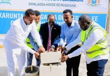 Guddoomiyaha Gobolka Banaadir oo dhagax dhigay Waaxda Caafimaadka Dowladda Hoose Xamar