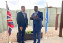 Wasiirka Cadaaladda iyo Dastuurka oo la kulmay safiirka Ingiriiska