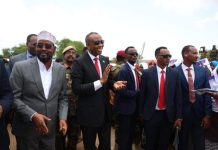 Ra’iisul Wasaare Xamsa oo si diirran loogu soo dhaweeyey Magaalada Kismaayo