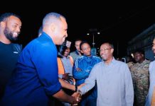 Guddoomiyaha Gobolka Banaadir oo kormeeray goobihii ay Biyo dhigeen Roobabkii ka da’ay Muqdisho