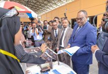 Madaxweyne Deni oo Garoowe ka daah-furay bandhigga buugaagta Nugaal