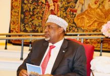 Guddoomiye Sheekh Aaden Madoobe oo bulshada Soomaaliyeed ugu hambalyeeyey Deyn cafinta
