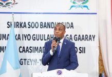 Ra’iisul Wasaare Xamsa oo Sheegay in sanadka cusub la qaadi doono dhagxaanta ku jaran waddooyinka Caasimadda