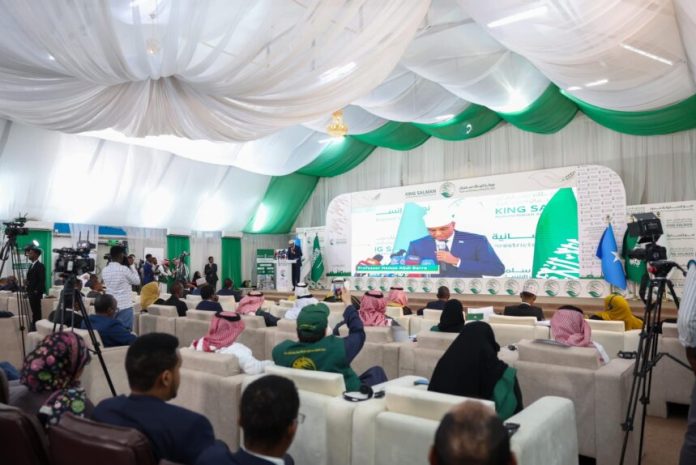 Raiisul-wasaare-Xamse-oo-daah-furay-mashruuc-40-milyan-oo-dollar-lagu-maalgalinayo-oo-Soomaaliya-laga-fulinaayo-22-860x574