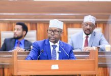 Wasiirka Arrimaha Gudaha XFS oo golaha shacabka horgeeyay Hindise sharciyeedka Ilaalinta Iyo Taakulaynta Barakacayaasha