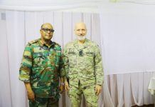 Taliyaha ciidanka xoogga dalka oo Muqdisho ku qaabilay taliyaha guud ee ciidamada Talyaaniga