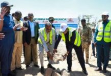 Madaxweynaha Hirshabeelle oo dhagax dhigay dhismaha waddo isku-xirto garoonka diyaaraddaha Maxamed Dheere iyo magaalada Jowhar