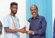 Madaxweyne Xasan Sheekh oo billad sharaf ku maamuusay Orod-yahan Cabdullaahi oo ku guulaystay billada Qalinka ee Ciyaaraha Orodks Afrika