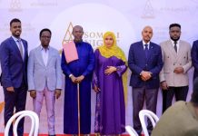 Guddoomiyaha Gobolka Banaadir iyo Masuuliyiin kale oo Xalay ka qeybgalay munaasabada Somali Night Awards