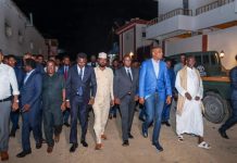 Ra’iisul Wasaaraha XFS oo waqti la qaatay shacab Soomaaliyeed oo ku damaashaadayey xeebta liido