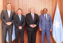 Madaxweyne Xasan Sheekh oo warqadah aqoonsiga danjirenimo ka guddoomay safiirka cusub ee dowladda Maraykanka